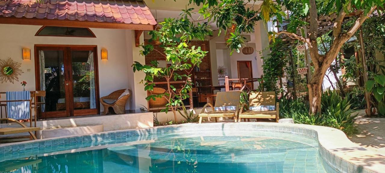 Отель Soraya Yoga Wellness Center Гили Траванган Экстерьер фото