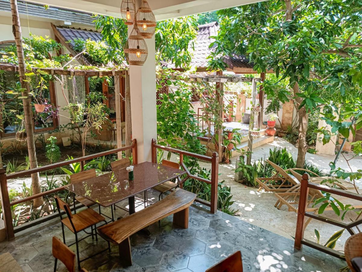 Отель Soraya Yoga Wellness Center Гили Траванган Экстерьер фото